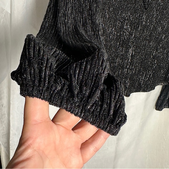 3/$20 💥 Long Sleeve Keyhole Bow Mock Neck Black & Silver Shimmery Blouse NWT - Picture 11 of 17